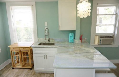 Smith's Memento Apartment | Beachside Cottage Walk 2beachocean Center Pets Ok