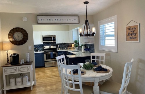 Daytona Beach House | Beachside Daytona Beach Shores 5 min walk to beach, restaurants and more!