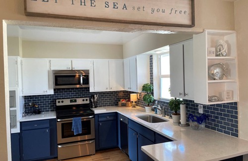 Daytona Beach House | Beachside Daytona Beach Shores 5 min walk to beach, restaurants and more!