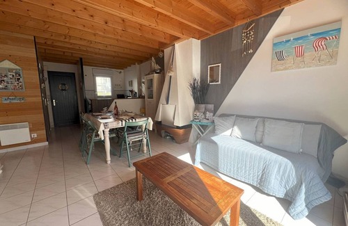 La Turballe House | Beachside Getaway: Cozy Home with Garden, Terrace, Near Downtown - La Turballe