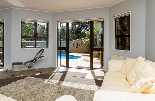 Castor Bay Apartment | Beachside Holiday - Castor Bay Holiday Apartment