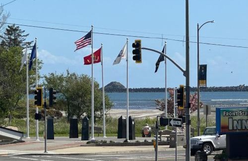 Crescent City Hotel | Beachside Inn