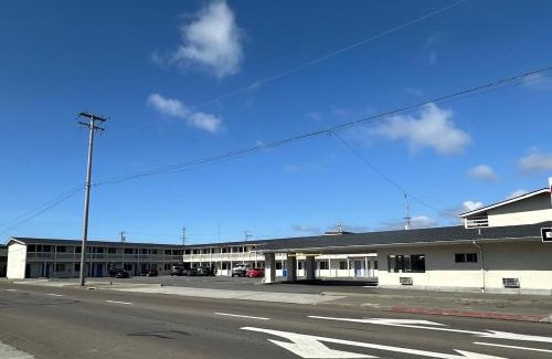 Crescent City Hotel | Beachside Inn