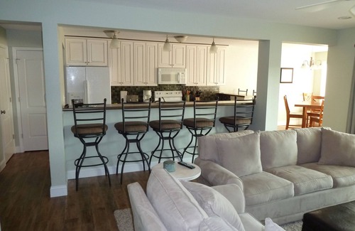 Osage Beach Condo | Beachside⭐ Lakefront ⭐ Sleeps 10 ⭐2 King & 2 Queen Beds⭐3 Full Baths