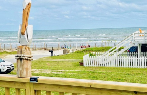 Bermuda Beach House | Beachside Pearl | Pet Friendly, Walk to the Sand