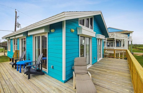 Bermuda Beach House | Beachside Pearl | Pet Friendly, Walk to the Sand