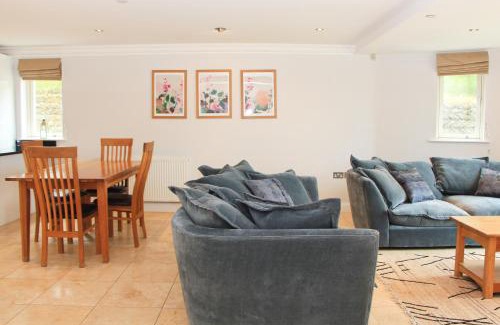 Treyarnon House | BEACHSIDE SPACIOUS apartment, private garden