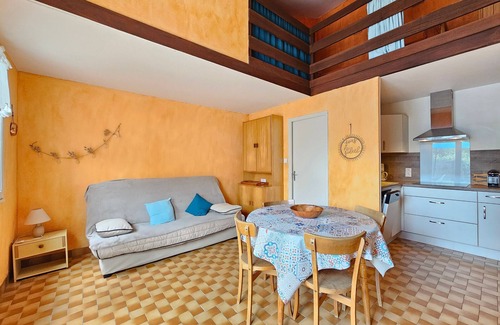 La Faute-sur-Mer House | Beachside Studio Cottage, 150m to Beach, Pets Allowed!