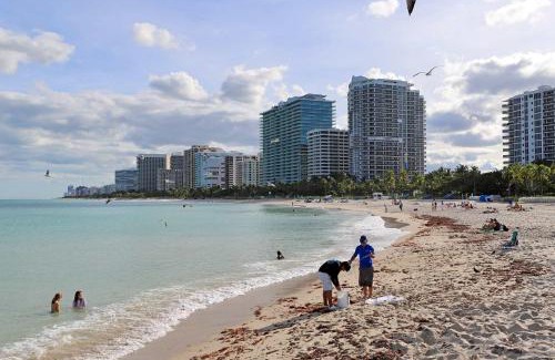 Bal Harbour Apartment | Beachside Studio with Pool Parking & Beach Service in Bal Harbour Miami Beach