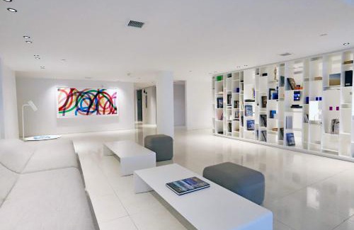 Bal Harbour Apartment | Beachside Studio with Pool Parking & Beach Service in Bal Harbour Miami Beach