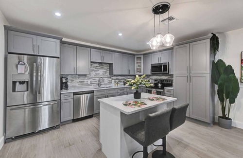 Lauderdale-by-the-Sea Apartment | Beachside Villa Summa