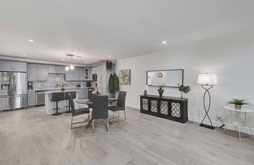 Lauderdale-by-the-Sea Apartment | Beachside Villa Summa