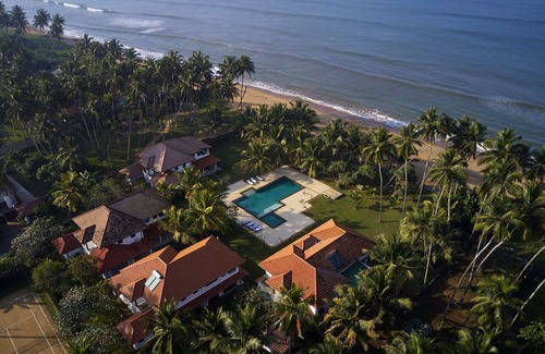 Wadduwa Villa | Beachside Villa. Private Chef. Swimming Pool and Tennis court. 3 bedrooms. AC