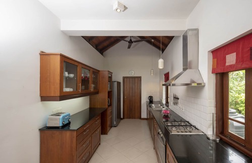 Wadduwa House | Beachside Villa, Private Chef and Driver, Pool, Tennis Court, Boule, 3 Bedrooms