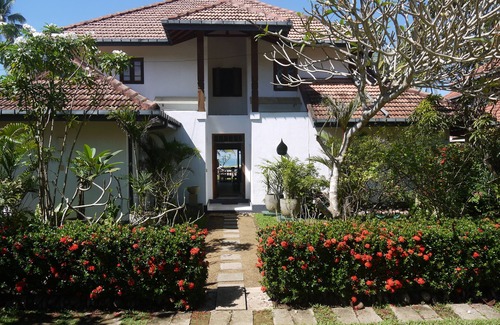 Wadduwa House | Beachside Villa, Private Chef and Driver, Pool, Tennis Court, Boule, 3 Bedrooms
