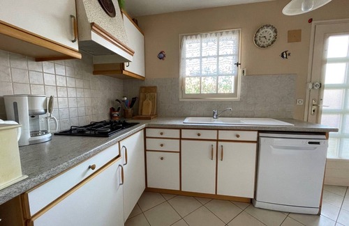 Jullouville House | Beachside Villa with Garden, Free Wifi & BBQ – Close to Shops & Attractions