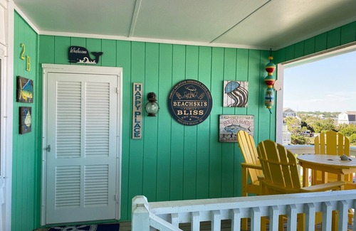 Holden Beach Condo | Beachski's Bliss- Ocean views and private Beach access!