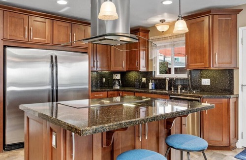 Townsite House | Beachtown Bella 2 bed Ocean View