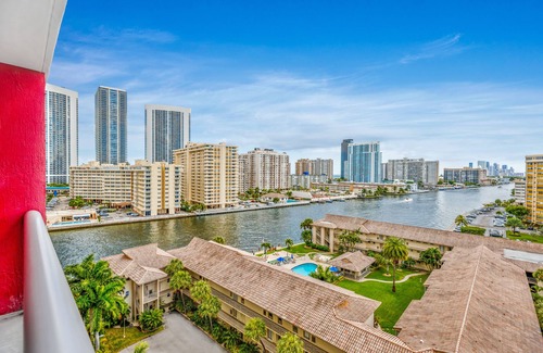 Sunny Isles Beach Apartment | Beachwalk Studio with Amazing view.