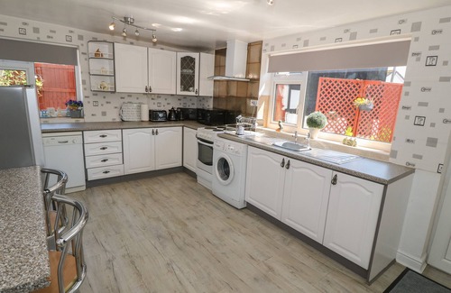 Llanasa Cottage | BEACHWAY, pet friendly, country holiday cottage in Prestatyn