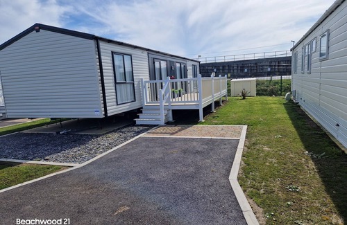 Camber House | Beachwood 21. A fabulous and cosy caravan with everything you need.