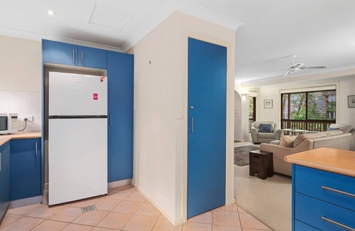 Emerald Beach House | Beachwood - An inviting 2-bedroom haven nestled in the heart of Emerald Beach.