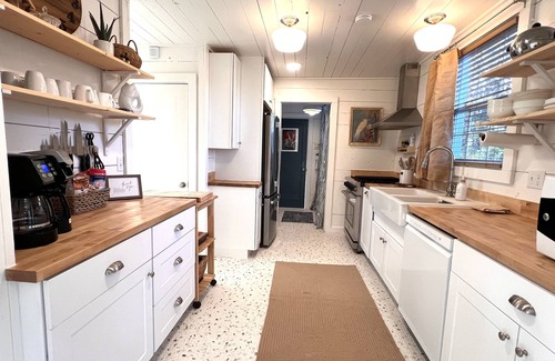 Moclips House | beachy cottage w/ocean views, enclosed yard, hot tub & nearby beach access