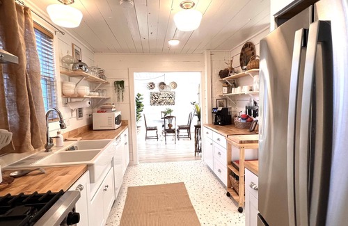 Moclips House | beachy cottage w/ocean views, enclosed yard, hot tub & nearby beach access