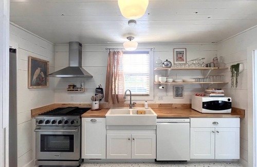 Moclips House | beachy cottage w/ocean views, enclosed yard, hot tub & nearby beach access