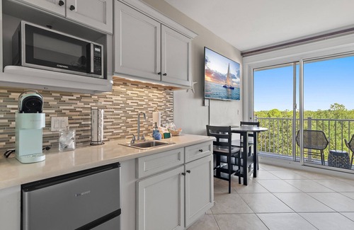 Baytowne Wharf Apartment | Beachy Sandestin studio, walk to Baytowne Wharf-Monthly Rentals