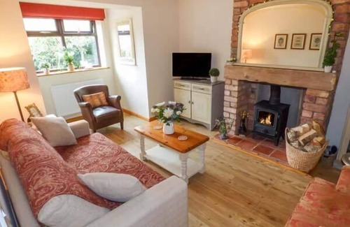 Malvern Cottage | BEACON COTTAGE, family friendly, with open fire in Malvern
