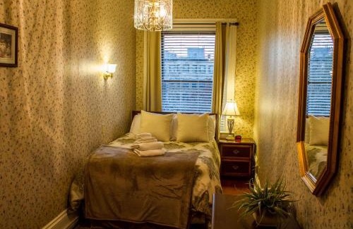 Longwood Bed & Breakfast | Beacon Inn 1087