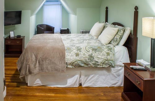 Cleveland Circle House | Beacon Inn 1750