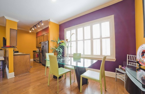 South Main Historic District House | Beale 2 blocks, 2800 SqFt 9 beds 2car-garage 3 patios Trolley stop @front door