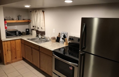 Wellston Hotel | Bear Den at The Black Bear Inn! Satellite, WiFi, Near Resorts & Hiking Trails!