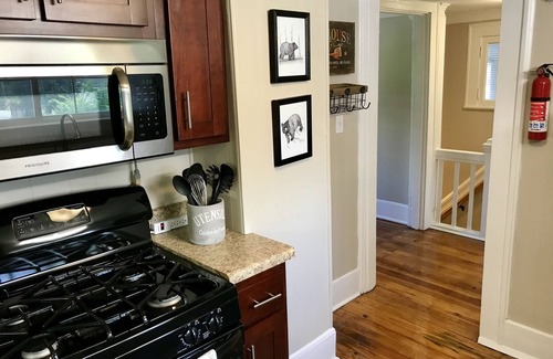 St. Elmo Improvement League Apartment | Bear House 1890, Lilly's Loft, Delightful, Upgraded amenities, Walk to Cafes