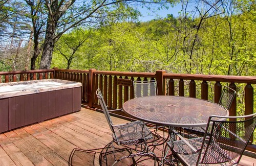 Wears Valley Cabin | Bear Hug Too 2 Bedroom Cabin by Redawning