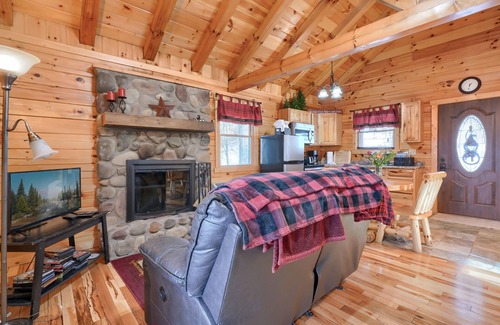 Carbon Hill Cabin | Bear Hugs cabin nestled in the woods.