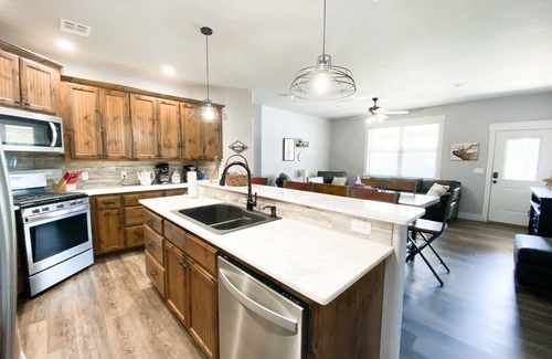 Gowen House | Bear Mountain Lakehouse on Privately-Owned Lake