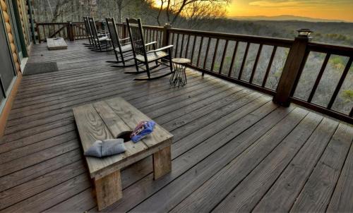 Morganton Villa | Bear Necessities Forget about your worries and cozy up around the firepit with friends