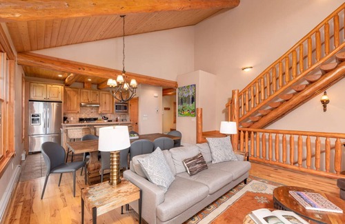 Fraser House | 🐻 Bear Pause | Pet Friendly Mountain Cabin | Bubbly Hot Tub | Awesome Decor!