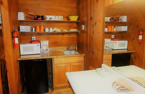 Sautee Nacoochee Cottage | Bear Paw Cottage #3 King Adorable; Hot Tub; Pet friendly; 2Adults/2Children