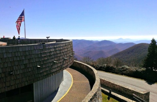 Sautee Nacoochee Cottage | Bear Paw Cottage #6 King ; Hot Tub ;Pet Friendly;2 Adults/2 Children Max