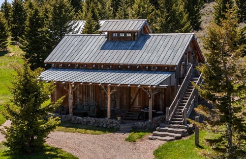 Ennis Cabin | Bear's Den on Firetower ranch