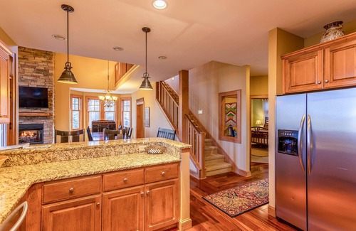 Foscoe House | Bearfoot Lodge at Echota Resort - Pool, Gym, Fishing Access! Private hot tub!