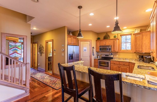 Foscoe House | Bearfoot Lodge at Echota Resort - Pool, Gym, Fishing Access! Private hot tub!