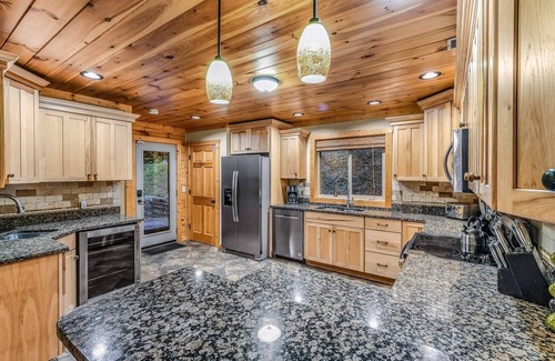 Wears Valley Cabin | Bearmont Lodge 4 Bedroom Cabin by RedAwning