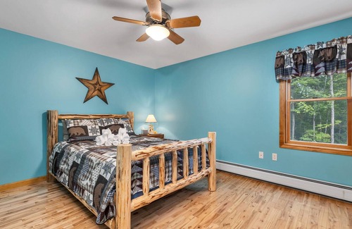 Rumney House | Bears Den: Lake Deck, Swingset, Firepit, BBQ, Swingset, Fast WiFi, Hike Bike Climb