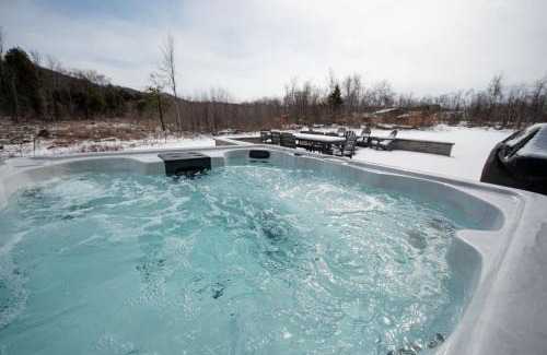 Maple City House | Bears Den - Walk to Glen Lake with Hot Tub