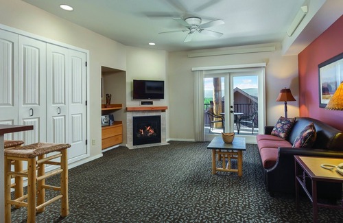 West Yellowstone Resort | Bears, wolves, bison, elk and much more!